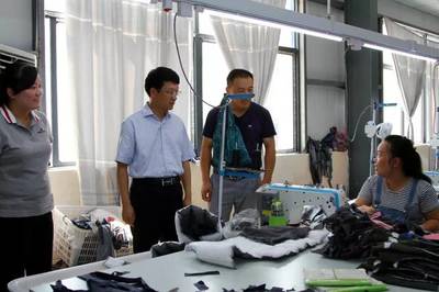 朱龍到渠溝鎮(zhèn)督查扶貧開發(fā)和農(nóng)村改廁工作