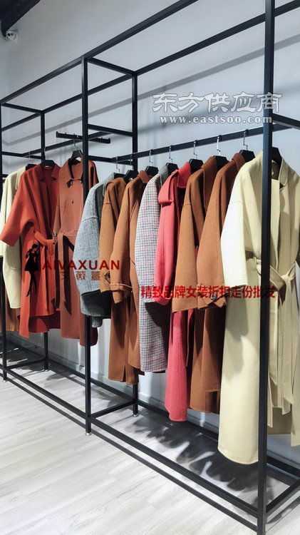 西域玫瑰雙面呢大衣——品牌女裝的優雅與實惠